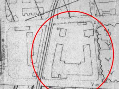 ...e lo riprogett� totalmente dandogli la forma di una massiccia struttura a ferro di cavallo